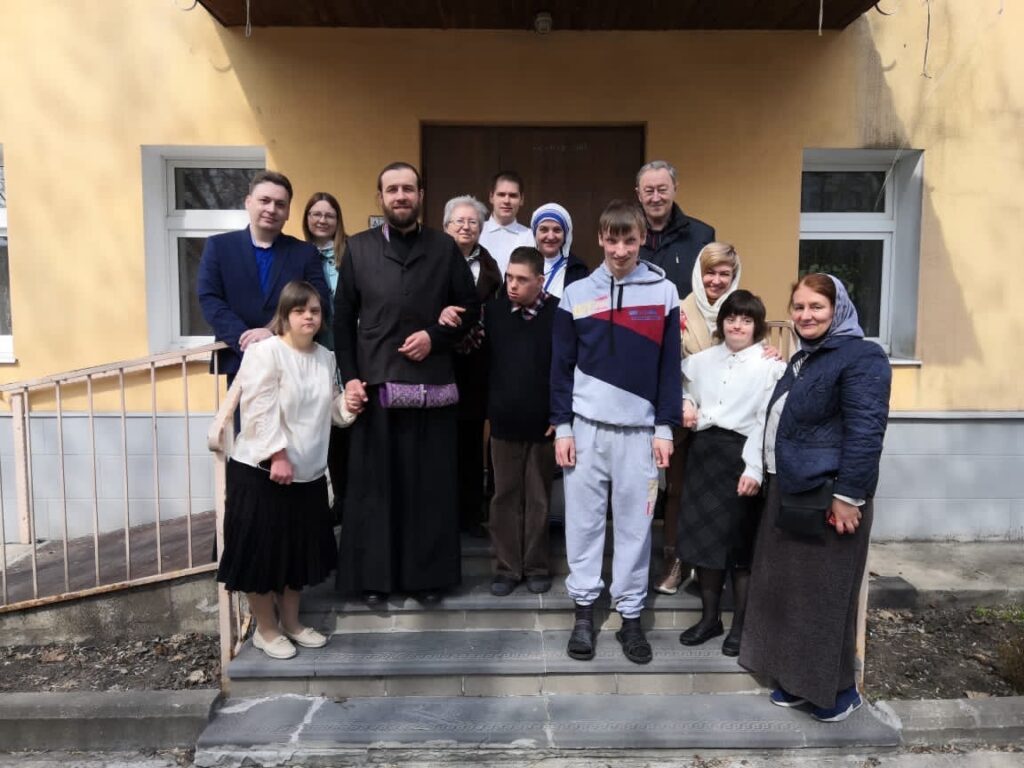 прихожане и молодёжь храма посетили католический центр Марии Терезы