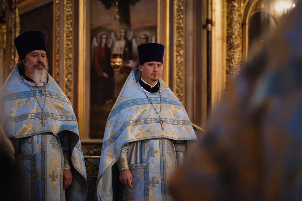Божественная литургия в праздник казанской иконы божией матери
