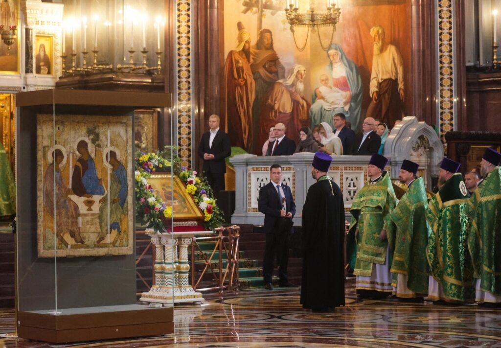 Настоятель храма сослужил Святейшему Патриарху Кириллу